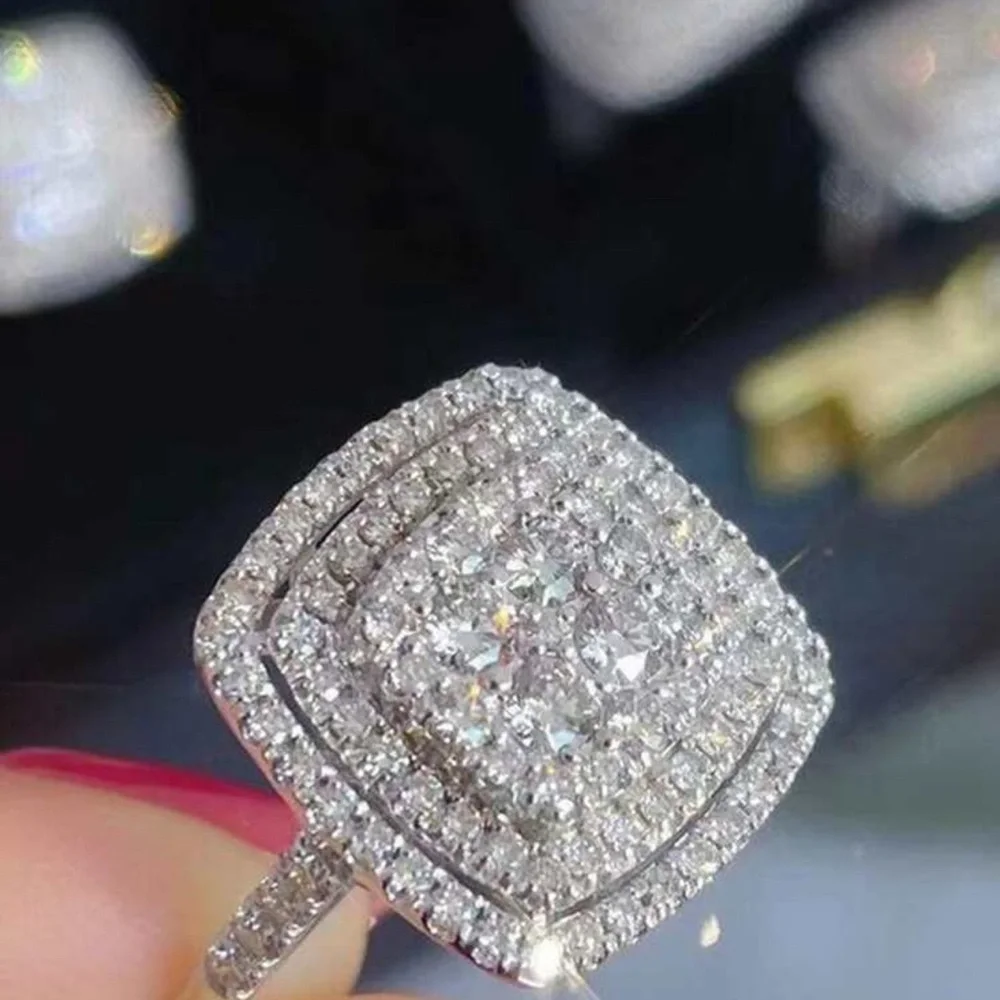 Dazzling Silver Women's Ring size 6